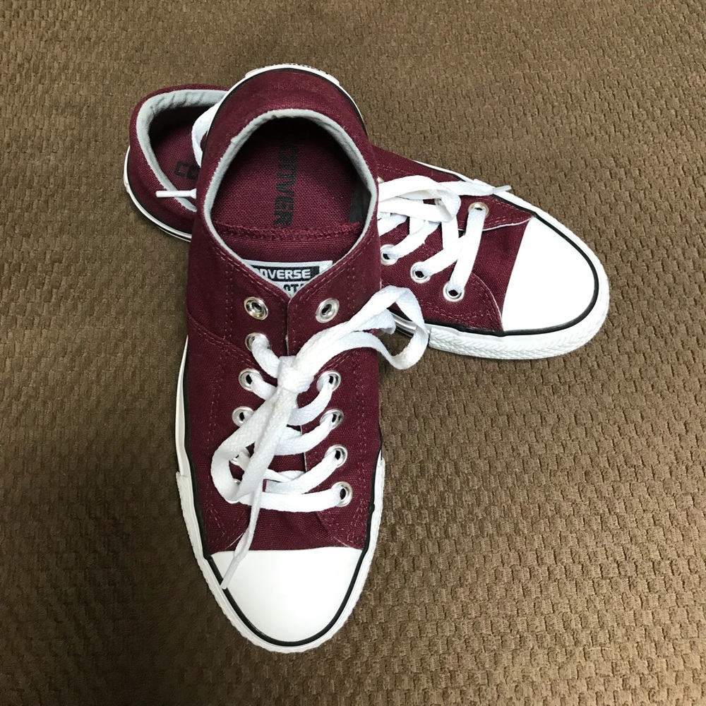 Tennis shoes